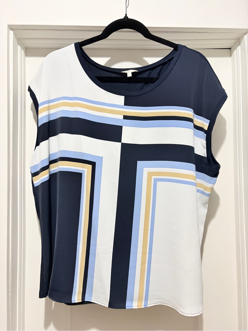 Women's Navy & White Short Sleeve Geometric Tee